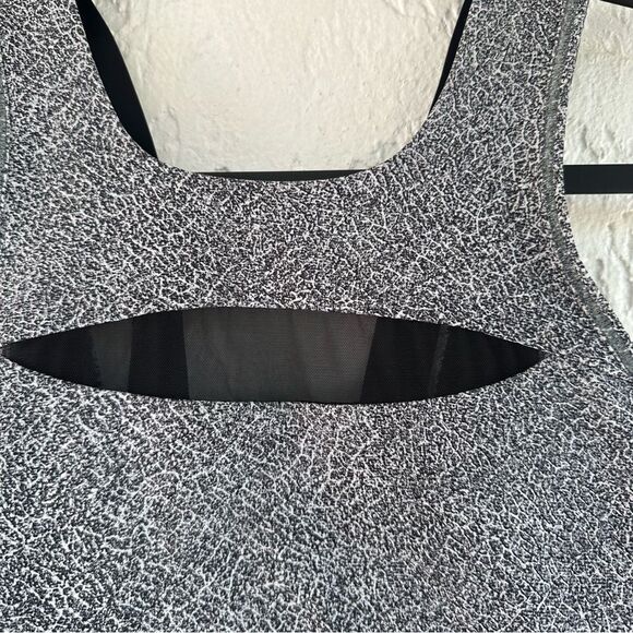 LULULEMON Bra Women 8 Run The Day Gym Athletic Yoga - Picture 3 of 6